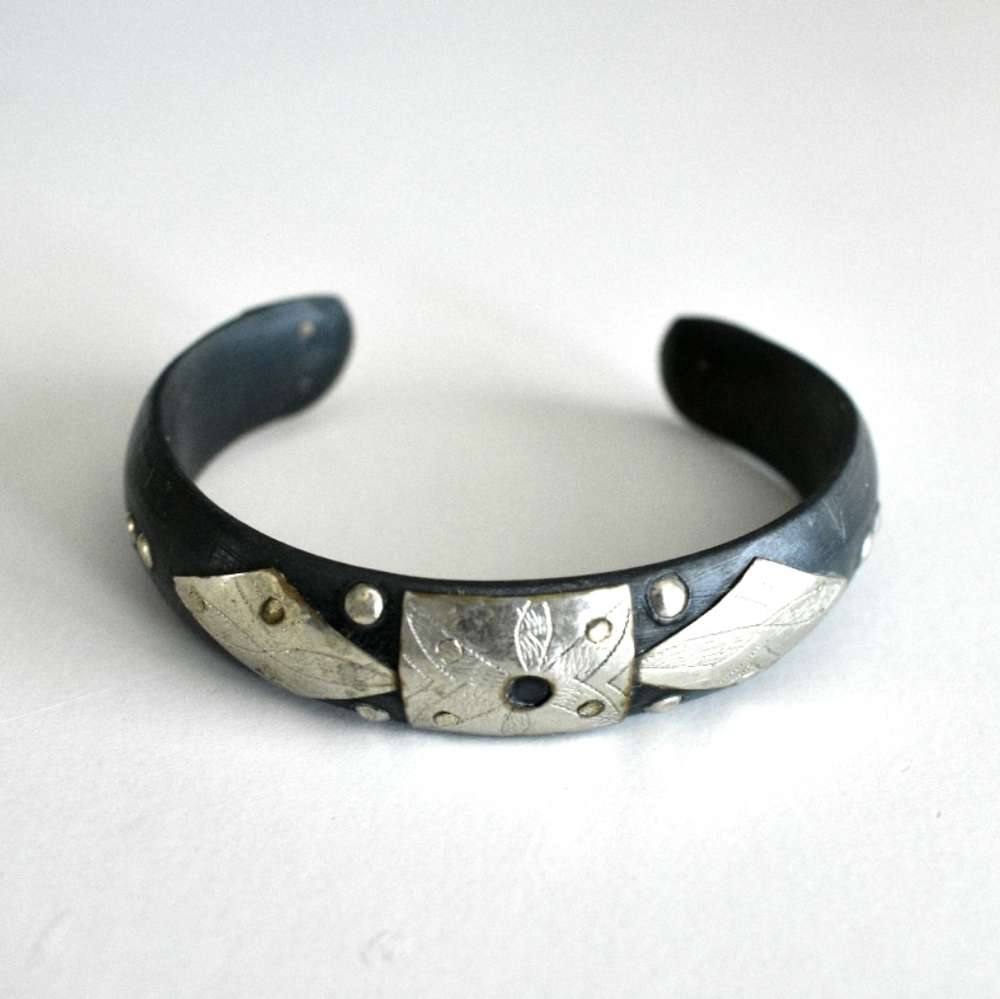 Vintage 80s 90s western punk black silver cuff